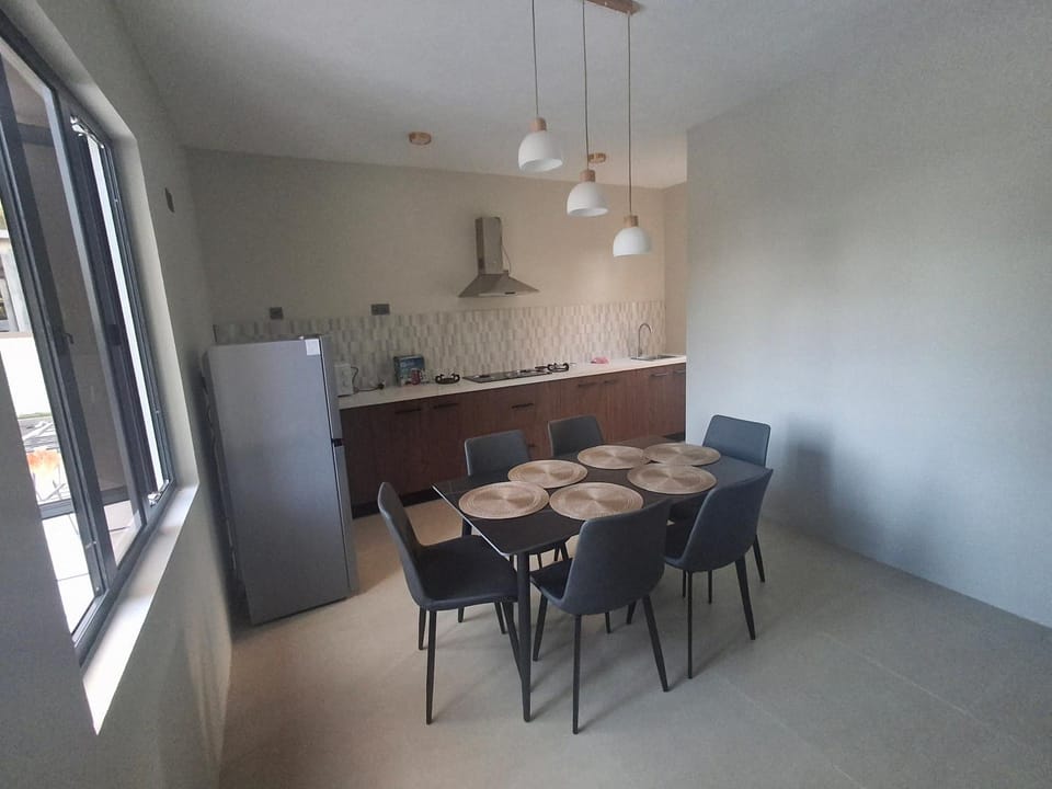 Kitchen or kitchenette, Seating area, Dining area, stove