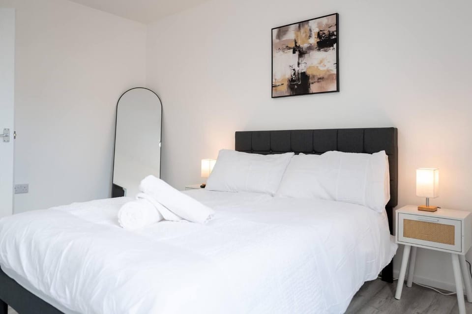 Bed, Decorative detail, Bedroom