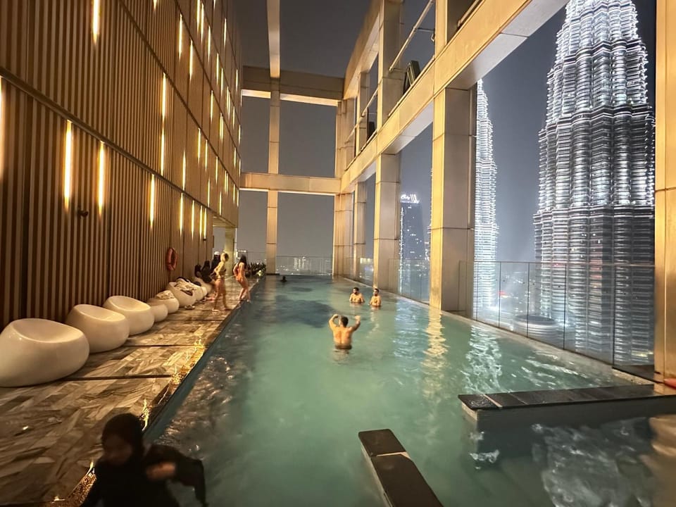 Pool view, Swimming pool, group of guests