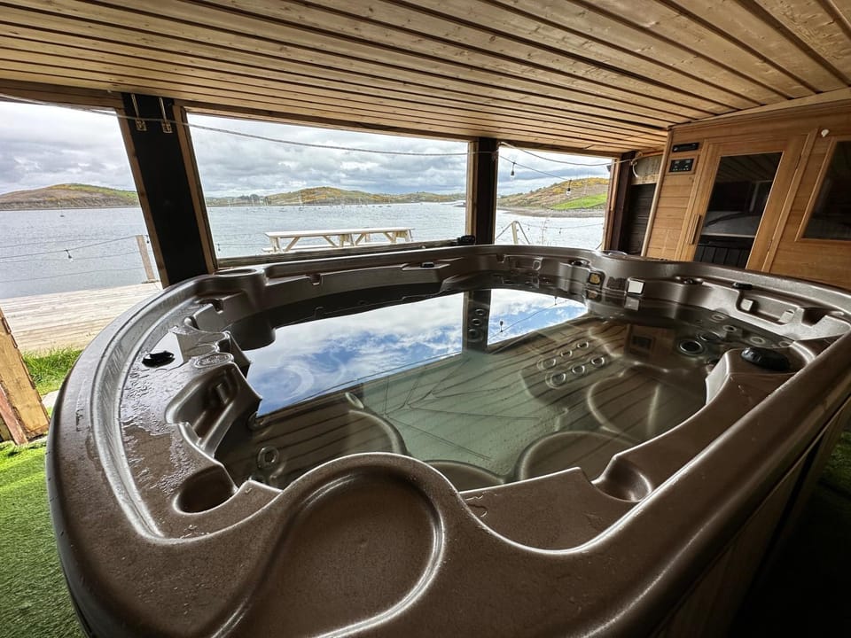 Hot Tub, Lake view, Mountain view