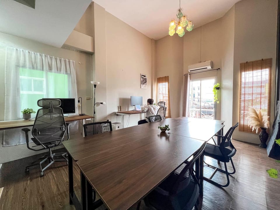 Nomad Townhouse - Room with Coworking Office and Lounge Apartment in Chiang Mai