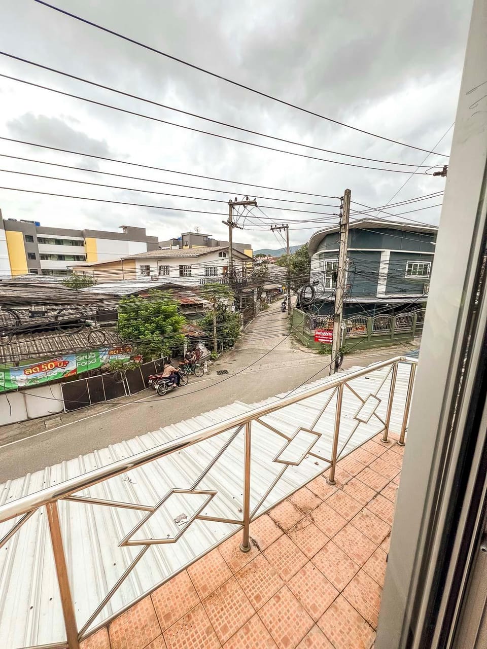 Nomad Townhouse - Room with Coworking Office and Lounge Apartment in Chiang Mai