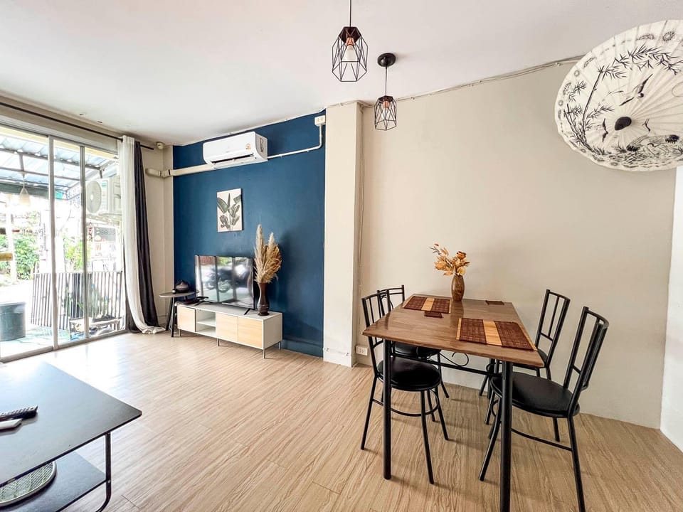 Nomad Townhouse - Room with Coworking Office and Lounge Apartment in Chiang Mai
