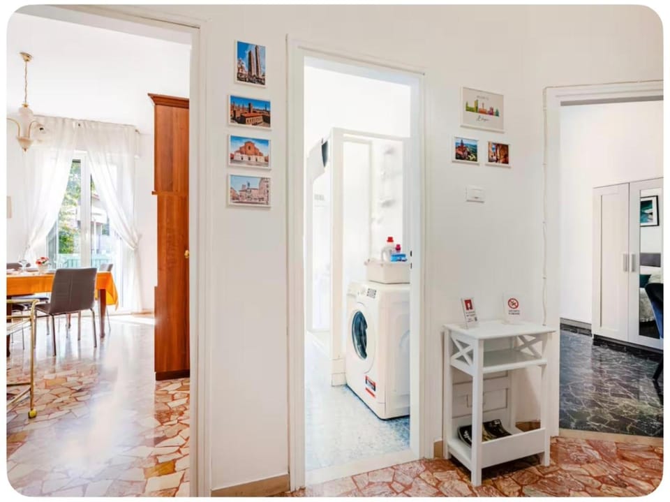 Kitchen or kitchenette, Living room, Seating area, Dining area, internet