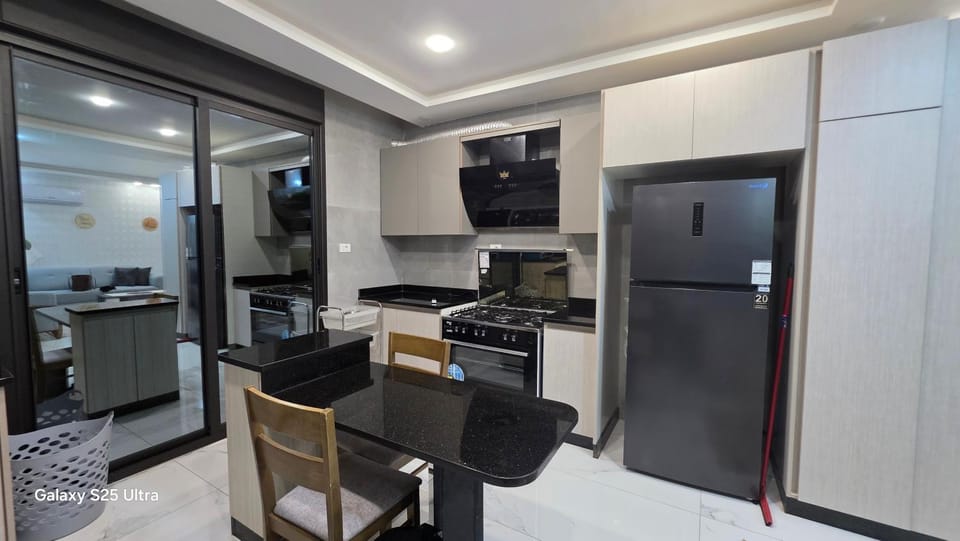 Kitchen or kitchenette, Dining area, oven