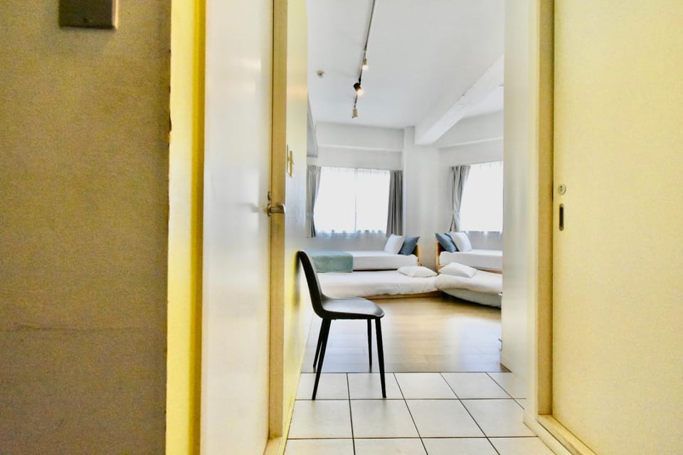 Bed, Living room, Photo of the whole room, Seating area, Dining area, Bedroom