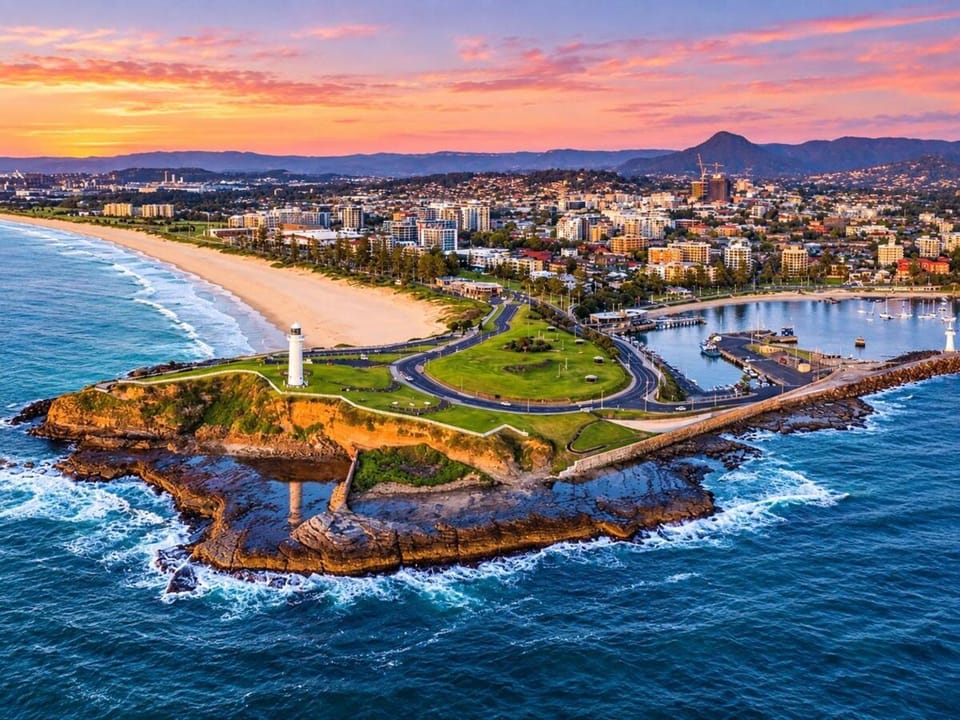 Beach Walk with Rooftop - Sleep 6 & Baby - Pet Friendly Apartment in Wollongong