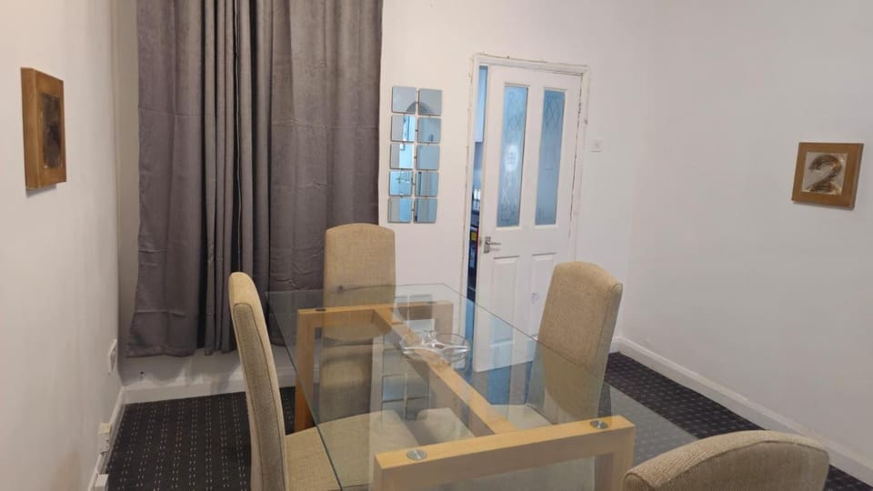 Seating area, Dining area