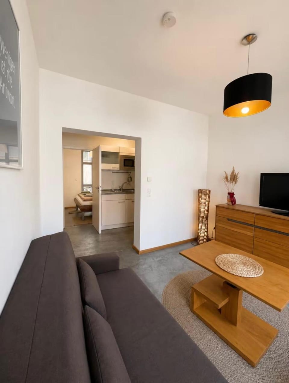 TV and multimedia, Living room, Seating area, Evening entertainment