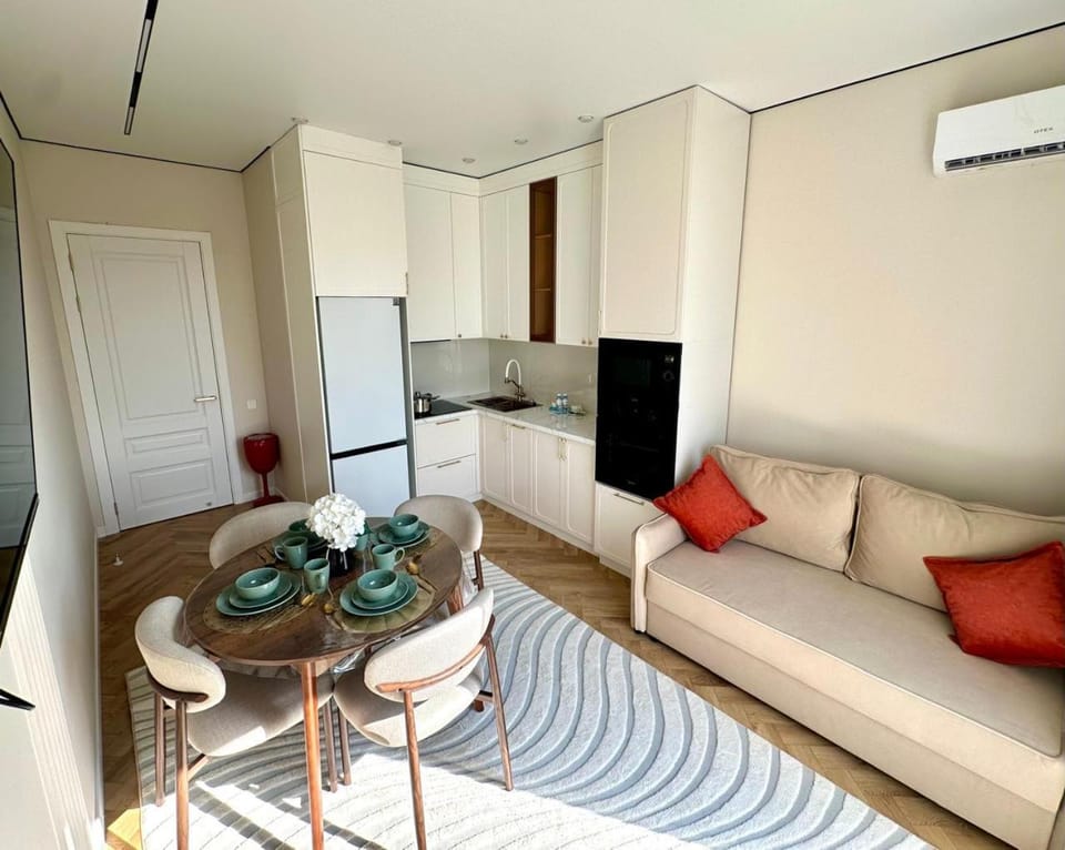 Kitchen or kitchenette, Living room, Seating area, Dining area, microwave, oven, stove, air conditioner