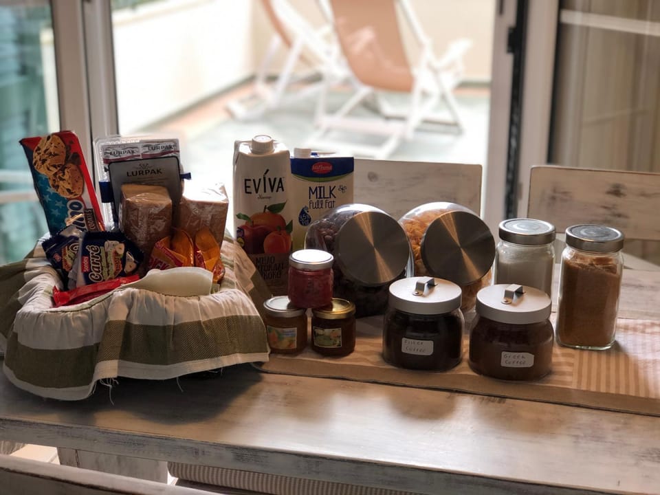 Coffee/tea facilities, Food and drinks, Food, Breakfast, Continental breakfast