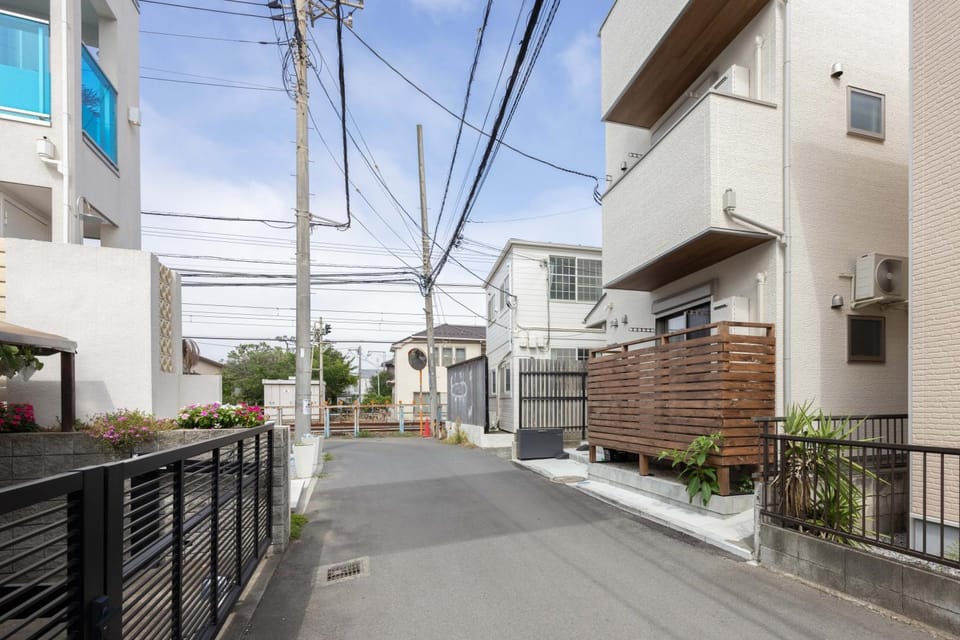 Property building, Day, Neighbourhood