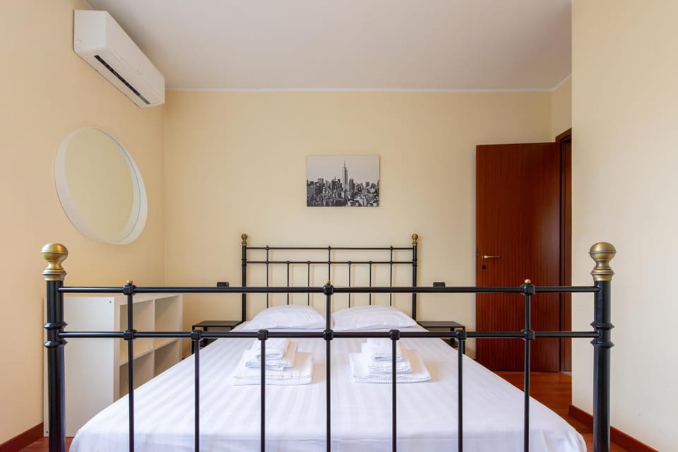 Bed, Bedroom, air conditioner