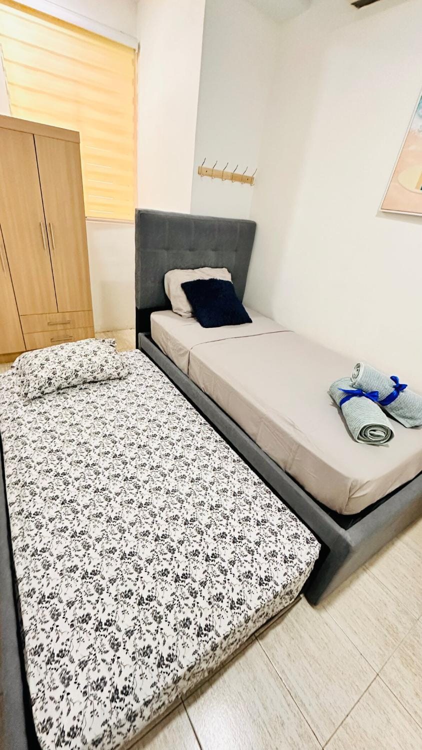 Photo of the whole room, Bedroom