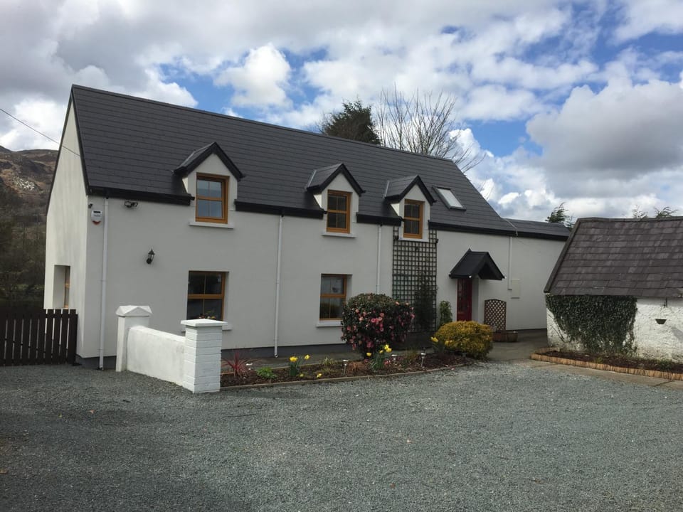 Facade/entrance, Garden, Garden view, Mountain view, River view, Street view