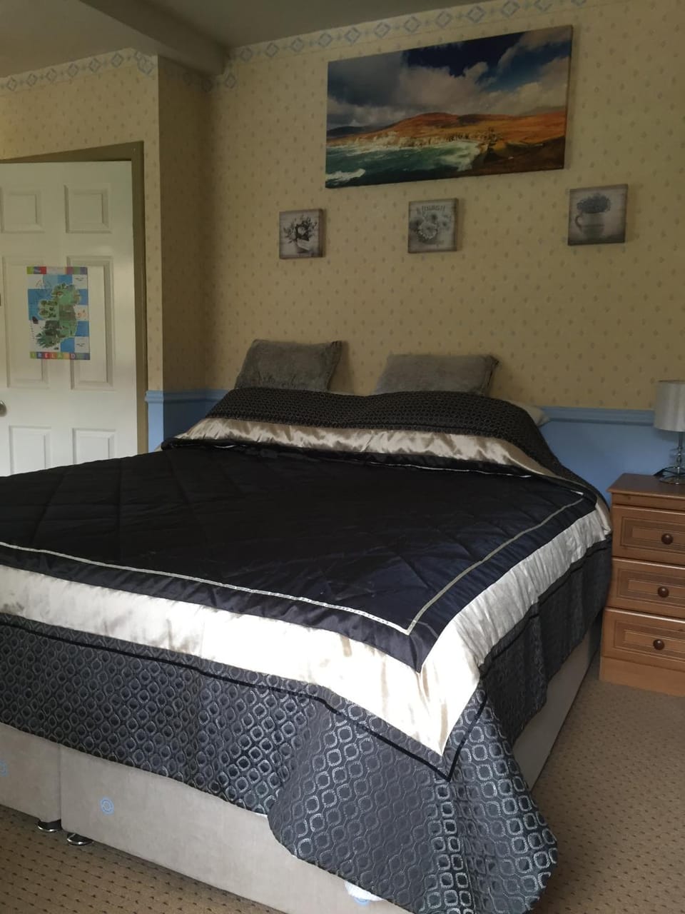 Bed, Garden view, Mountain view, Street view