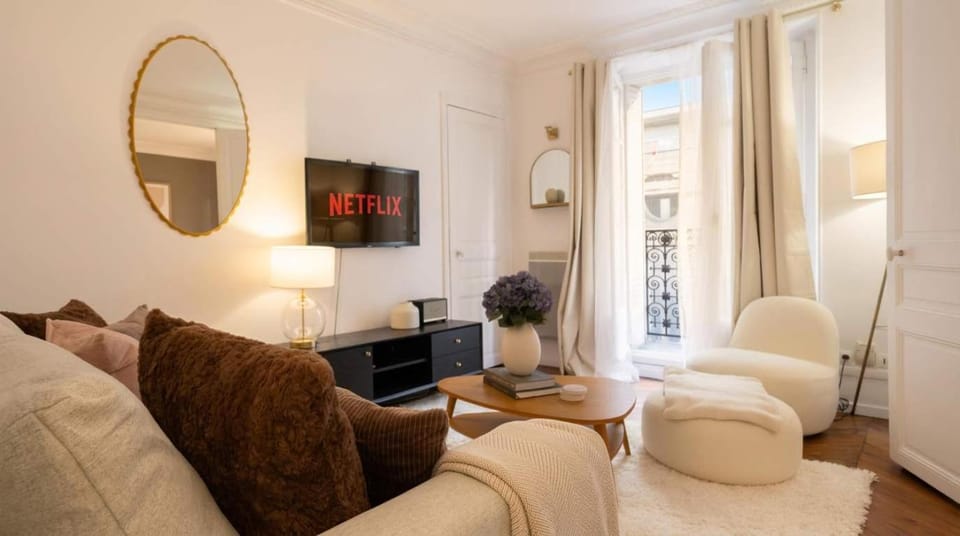 Cosy 1BR with Balcony Arc de Triomphe Apartment in Paris