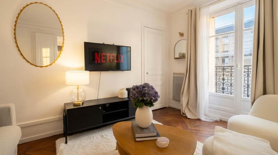 Cosy 1BR with Balcony Arc de Triomphe Apartment in Paris