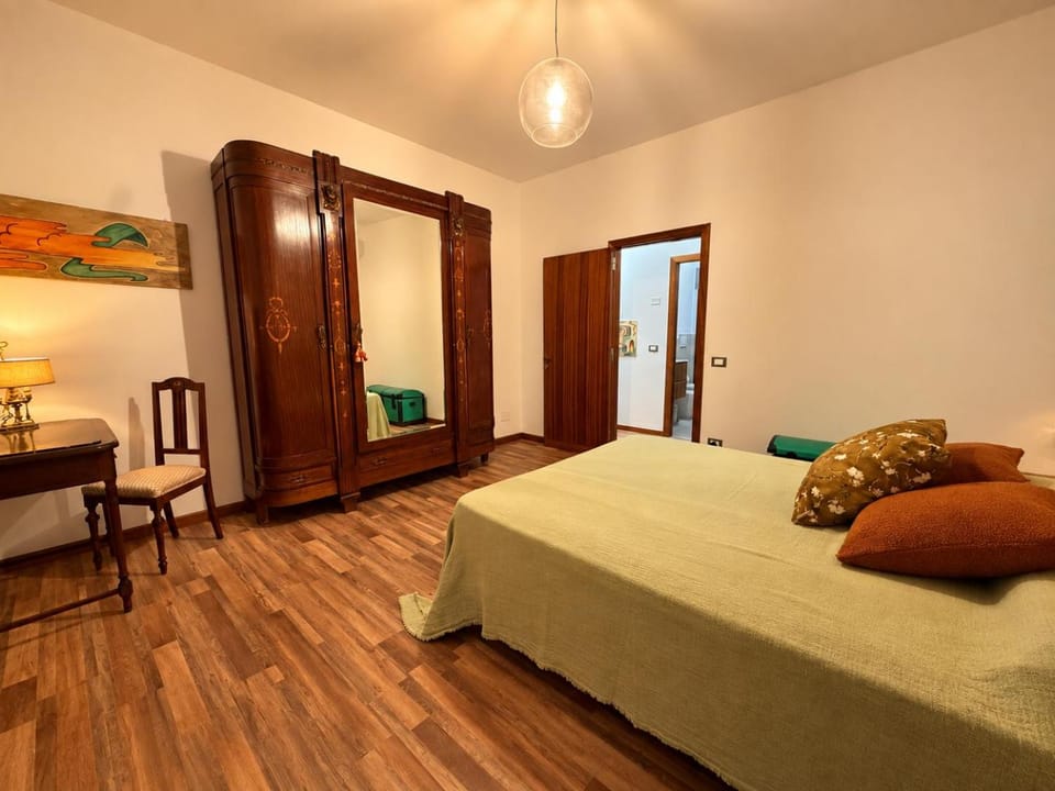 Bed, Photo of the whole room, Bedroom, wardrobe