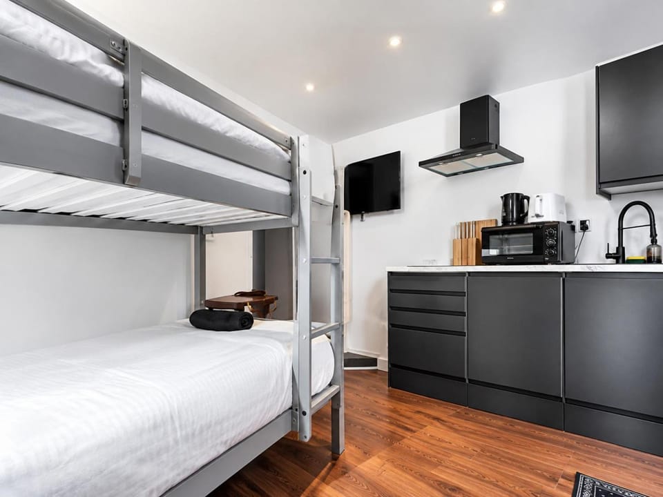 Bed, Bedroom, bunk bed