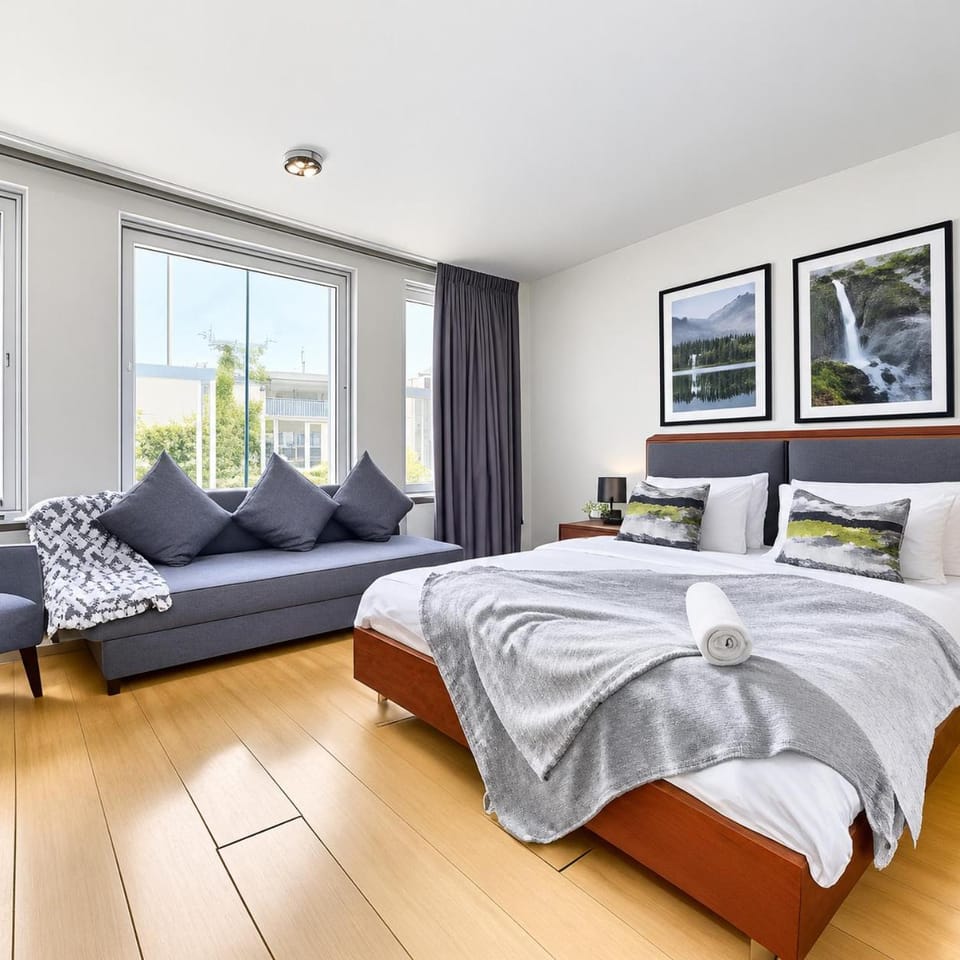Bed, Seating area, Bedroom