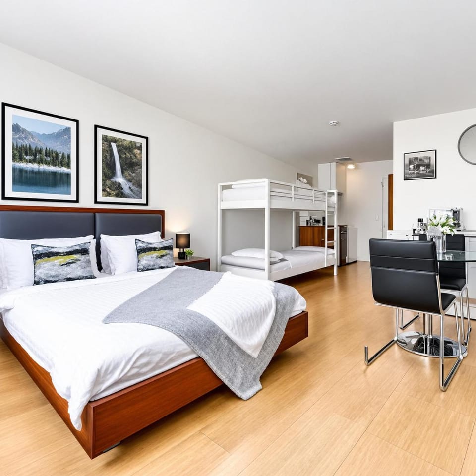Bed, Photo of the whole room, Bedroom