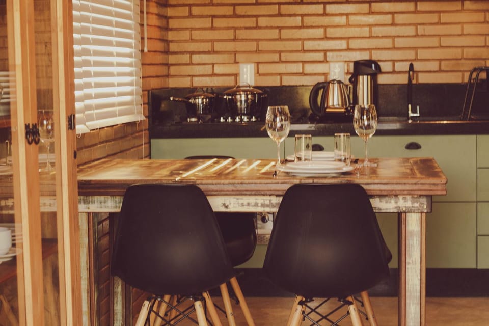 Coffee/tea facilities, Kitchen or kitchenette, Dining area