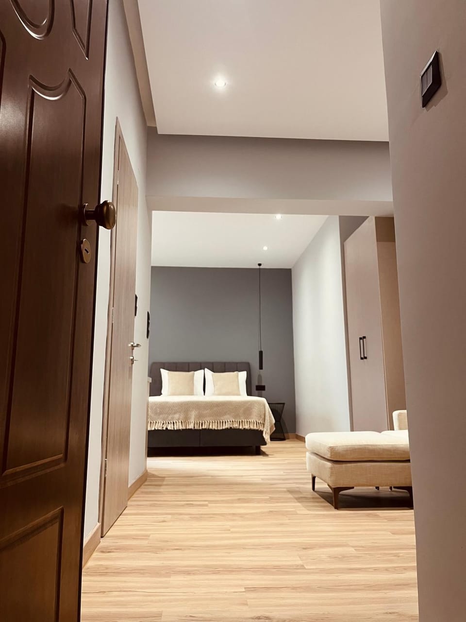 Facade/entrance, Bed, Photo of the whole room, Seating area, wardrobe