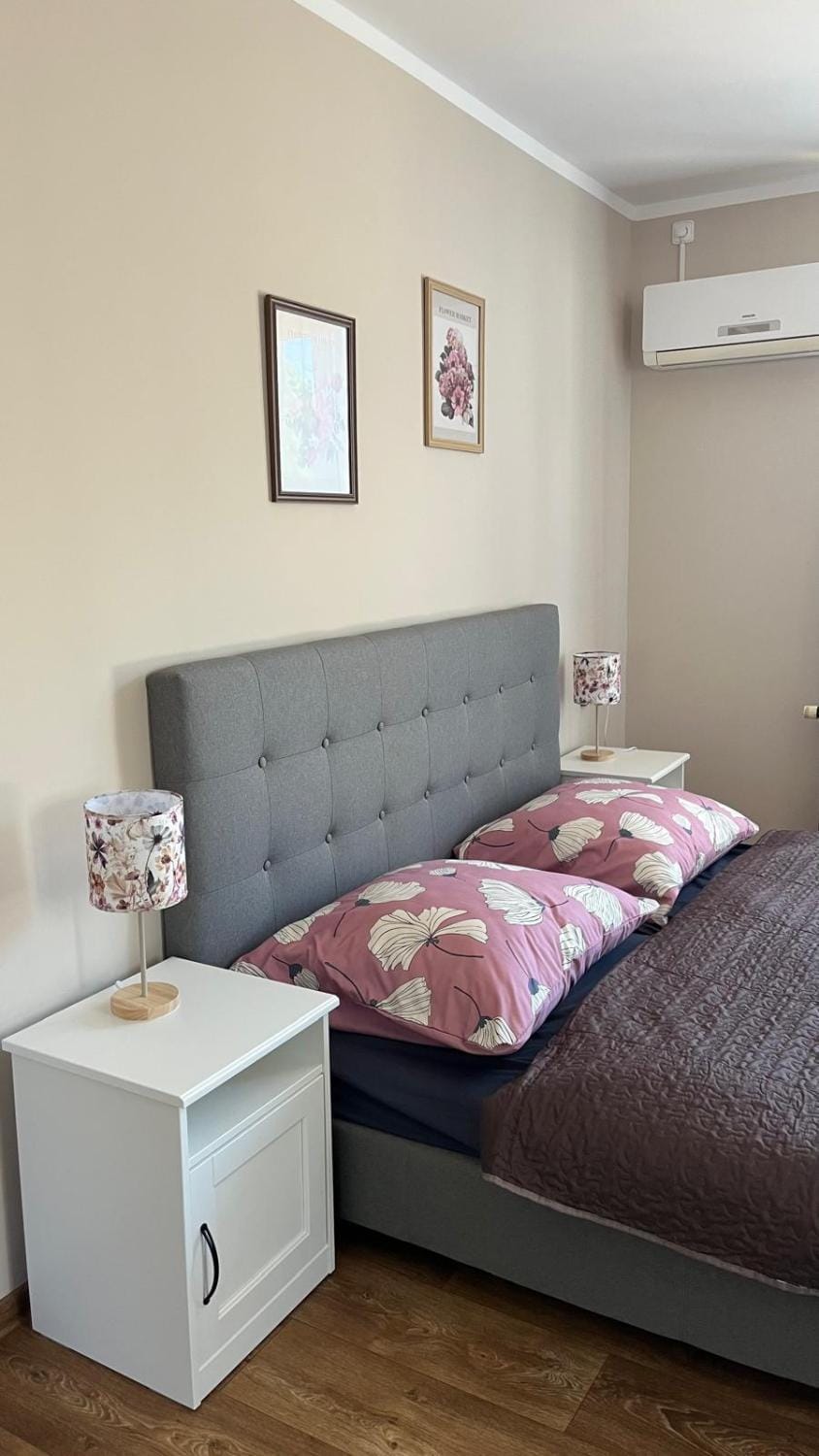 Living room, air conditioner