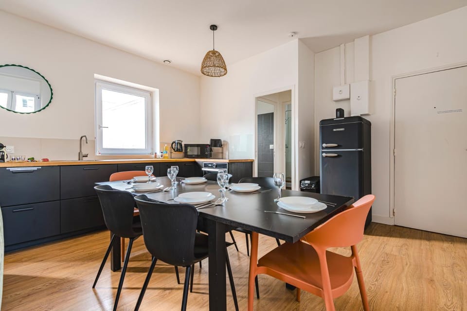 Dining area, kitchen