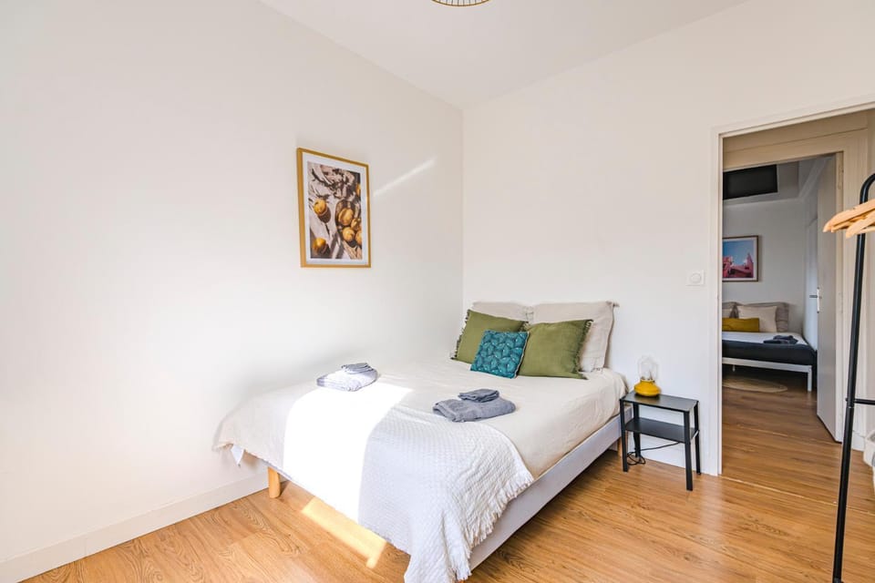 Bed, Bedroom