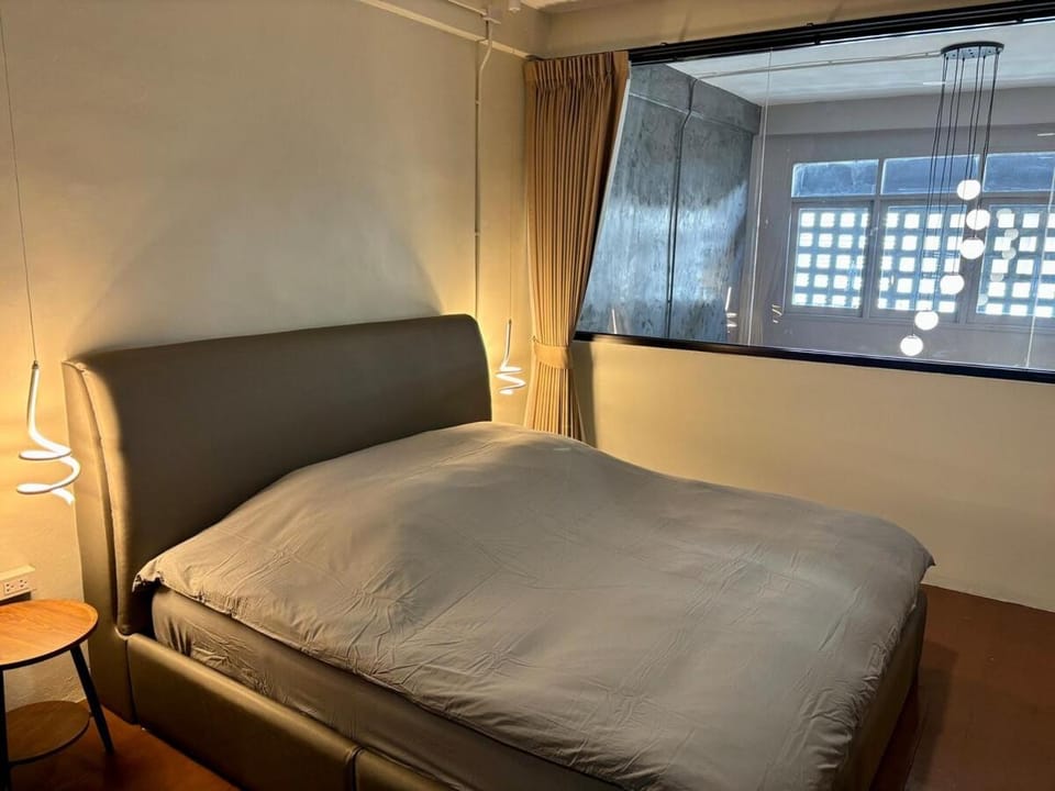 150 sqm Private Townhome l 3-Min Walk to BTS Apartment in Bangkok
