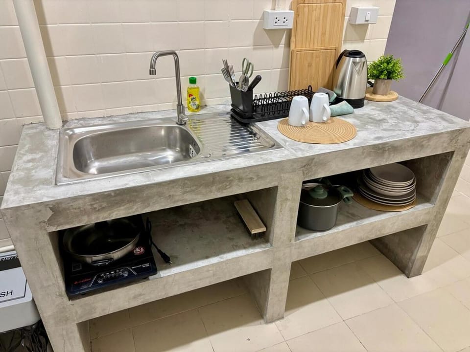 150 sqm Private Townhome l 3-Min Walk to BTS Apartment in Bangkok