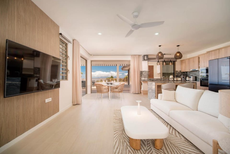 Communal lounge/ TV room, Kitchen or kitchenette, Living room, Dining area