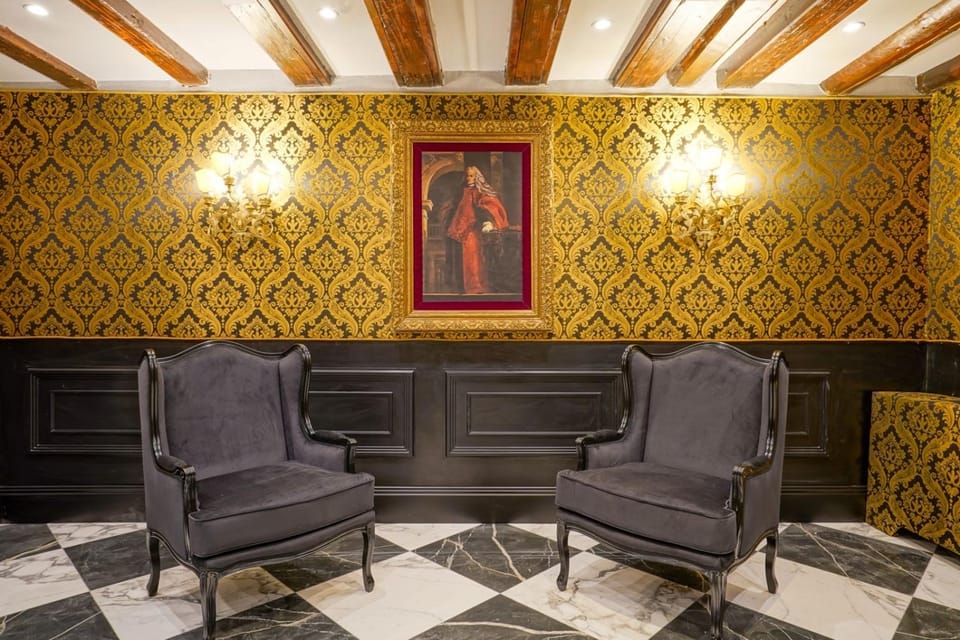 Living room, Seating area
