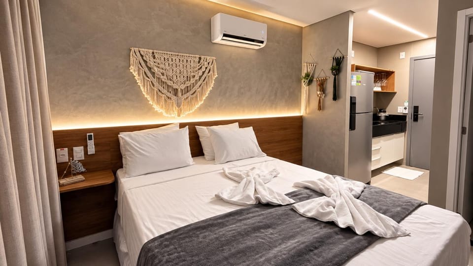 Bed, Bedroom, towels, air conditioner