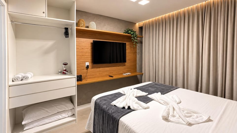 Bed, TV and multimedia, Photo of the whole room, Bedroom, towels, wardrobe