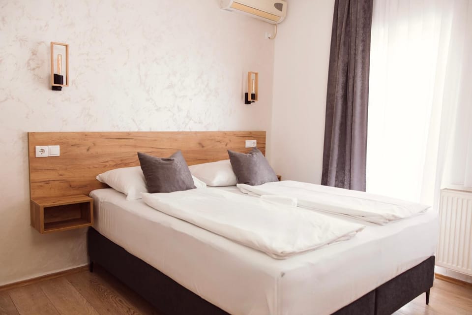 Bed, Bedroom, air conditioner