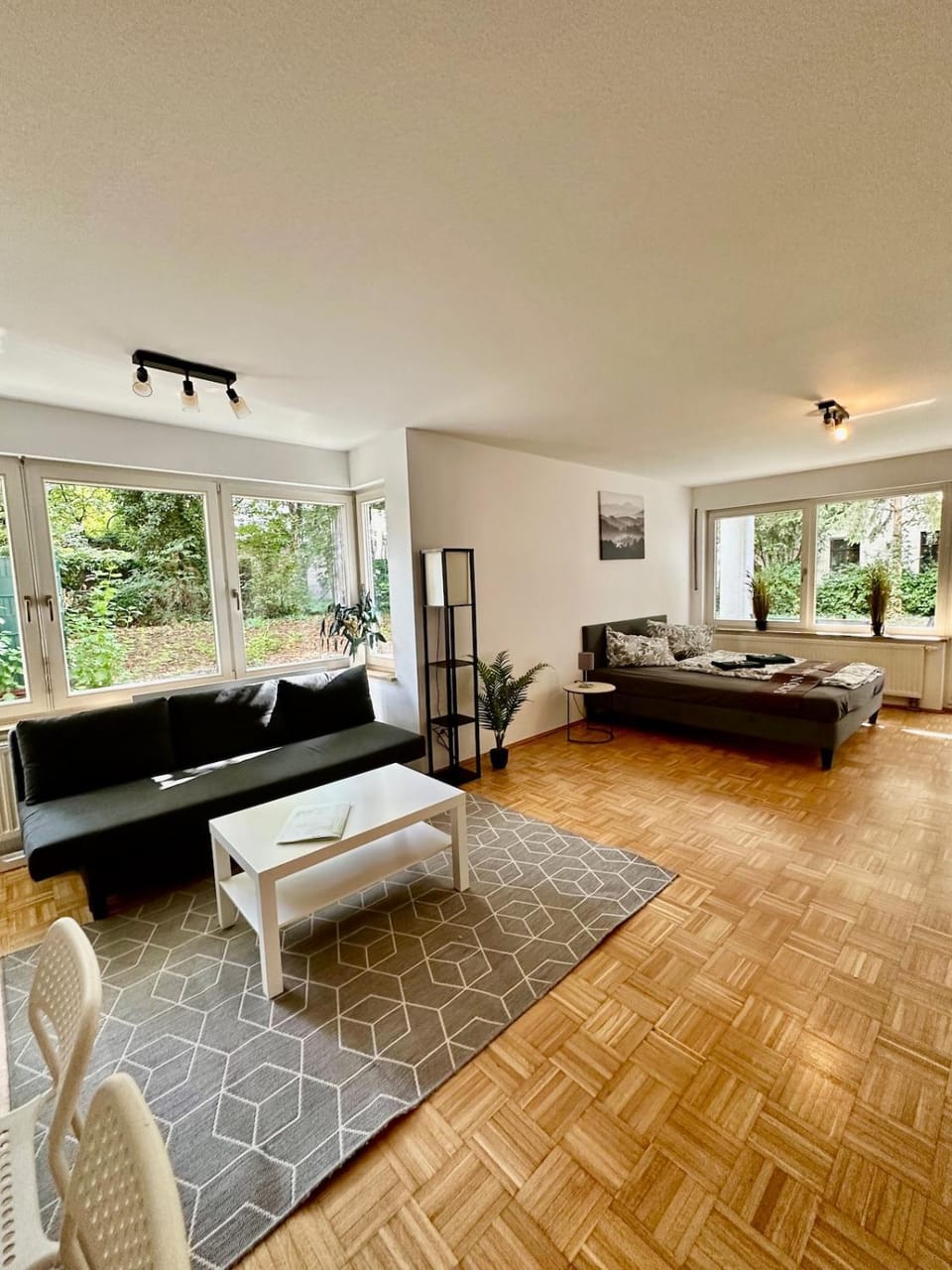 Bed, Living room, Photo of the whole room, Seating area