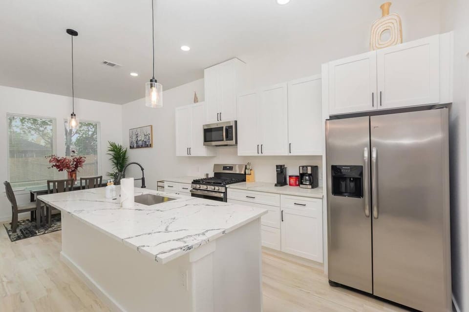 Sleeps 20 • 6BR • AT&T + Epic Central • FIFA 2026 House in Grand Prairie