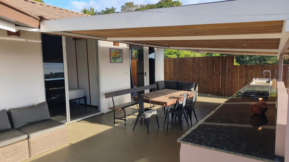Patio, Living room