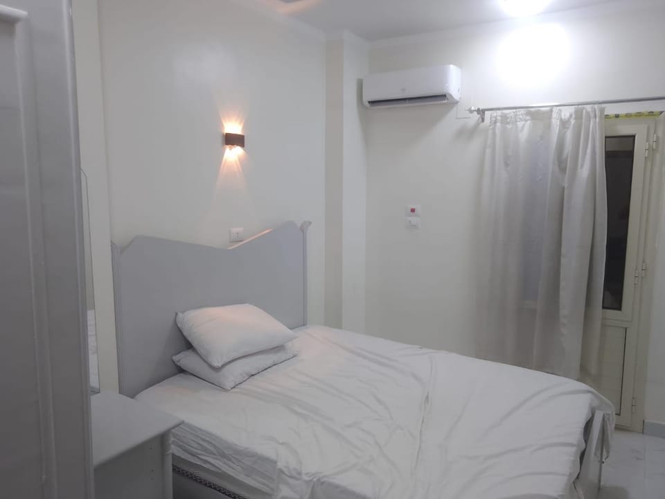 Bed, Bedroom, air conditioner