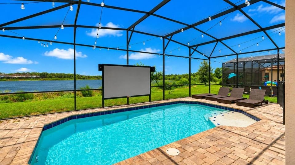 4BR Themed Villa Pool & Cinema Balmoral Resort Villa in Haines City