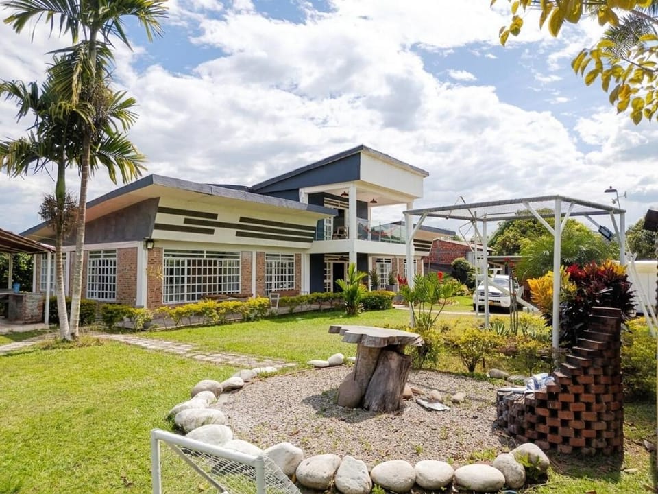 Property building, Garden, Parking