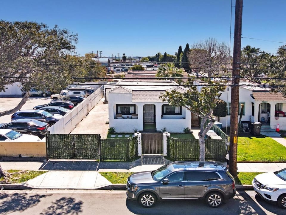 Cozy Corner on Hardy House in Inglewood