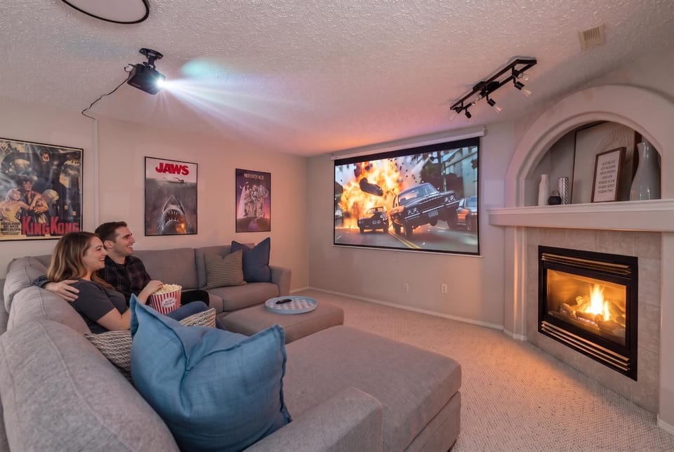 Clubhouse Game Room & Jacuzzi Suite near WEM House in Edmonton