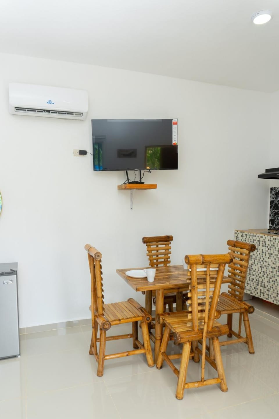 TV and multimedia, Kitchen or kitchenette, Living room, Seating area, Dining area, Evening entertainment, air conditioner