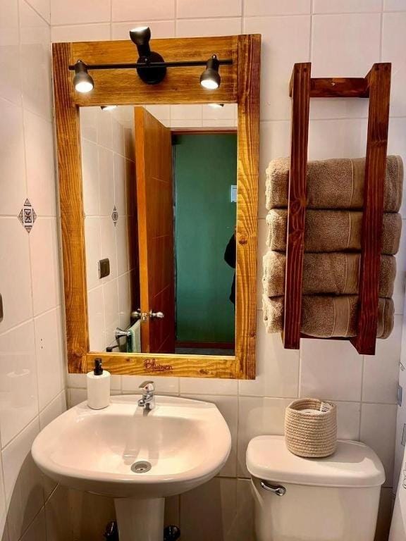 Toilet, Bathroom, towels