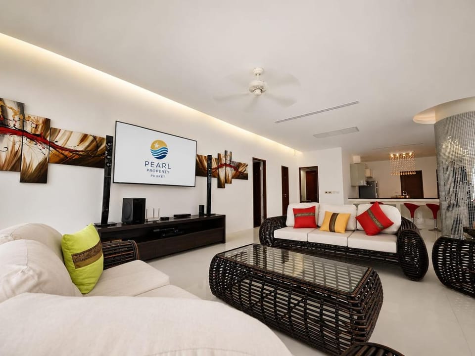 TV and multimedia, Living room, Seating area, Bedroom