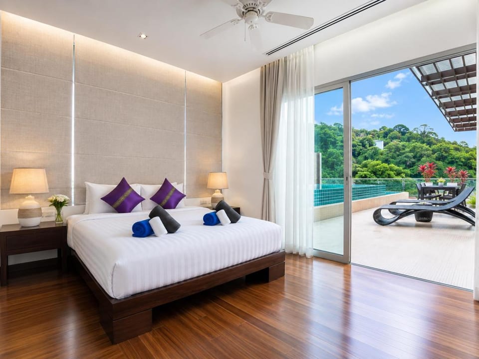 Bed, Bedroom, Pool view, Swimming pool